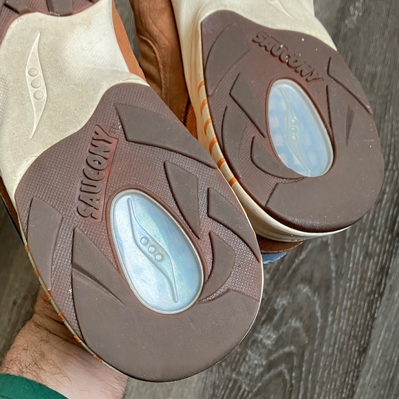 Saucony 3D Grid Hurricane
Endless Knot - Picture 9 of 17